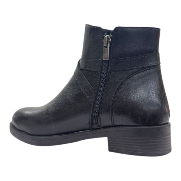 Siyah Şerit Tokalı Bilek Boy Kadın Günlük Bot – Alçak Topuk