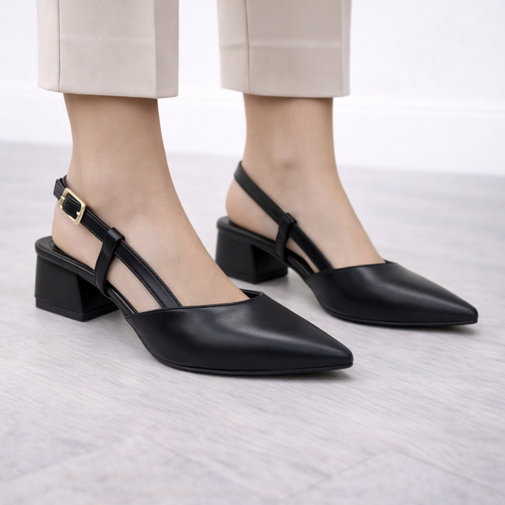 Arka Bantlı Kısa Topuklu Siyah Ayakkabı