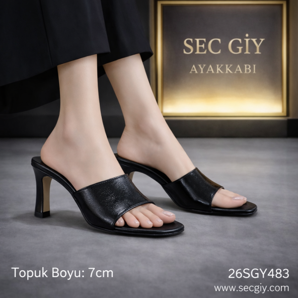 Siyah Minimal Bantlı 7 cm İnce Topuklu Kadın Terlik