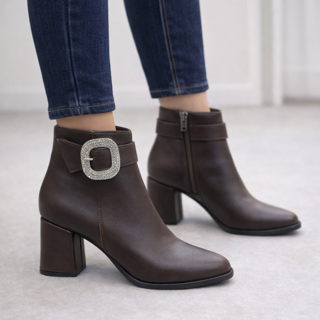 Kahverengi Taş Tokalı Topuklu Kadın Bot | Işıltılı Tokalı – Şık & Zarif Model