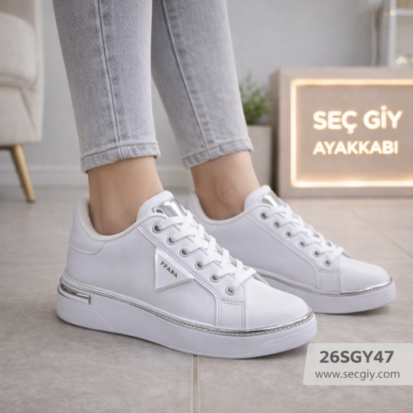 Beyaz Bağcıklı Bayan Spor Ayakkabı – Kalın Tabanlı Günlük Şık Model