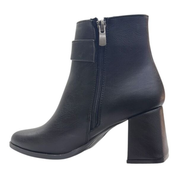 Siyah Işıltılı Taş Tokalı Topuklu Kadın Bot | Blok Topuk – Şık & Modern