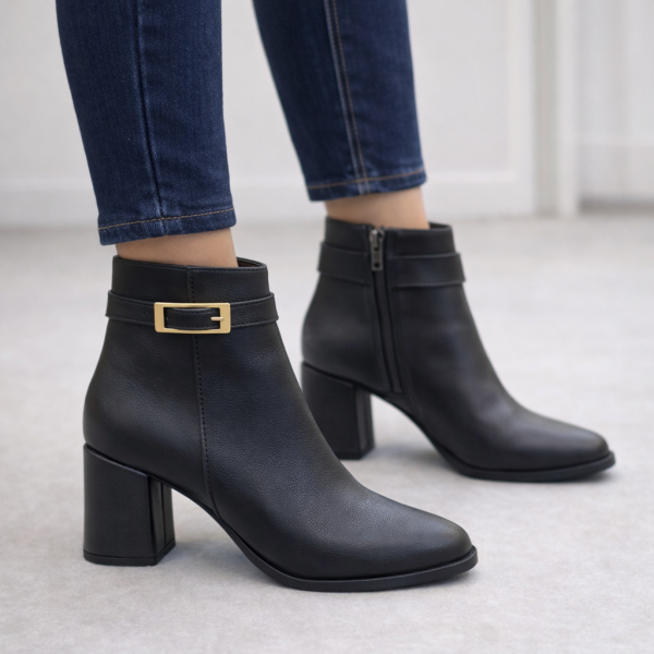 Siyah Altın Tokalı Topuklu Kadın Bot | Blok Topuk – Şık & Modern Kışlık Model