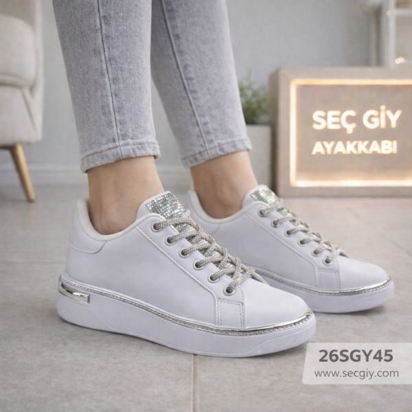Beyaz Bayan Spor Ayakkabı – Gümüş Detaylı Kalın Taban Günlük Model