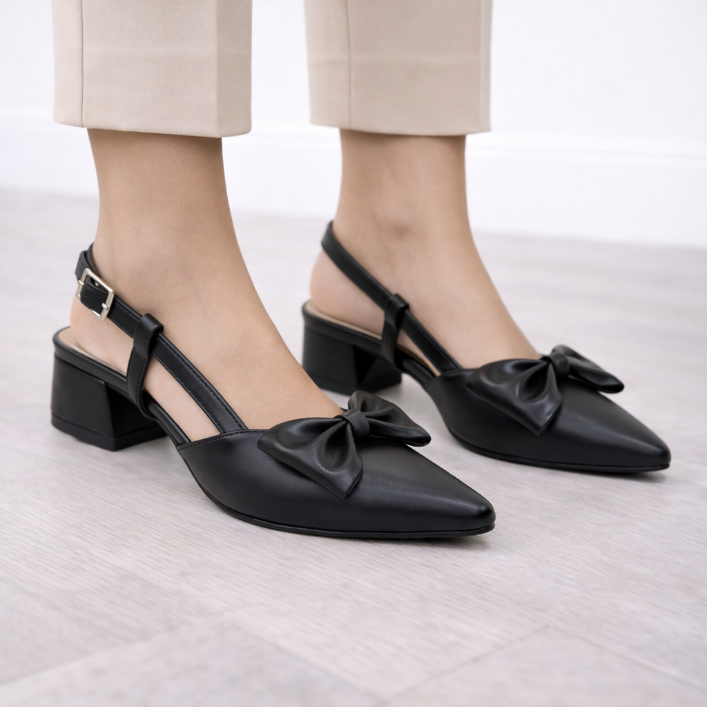 Fiyonk Detaylı Siyah Topuklu Babet