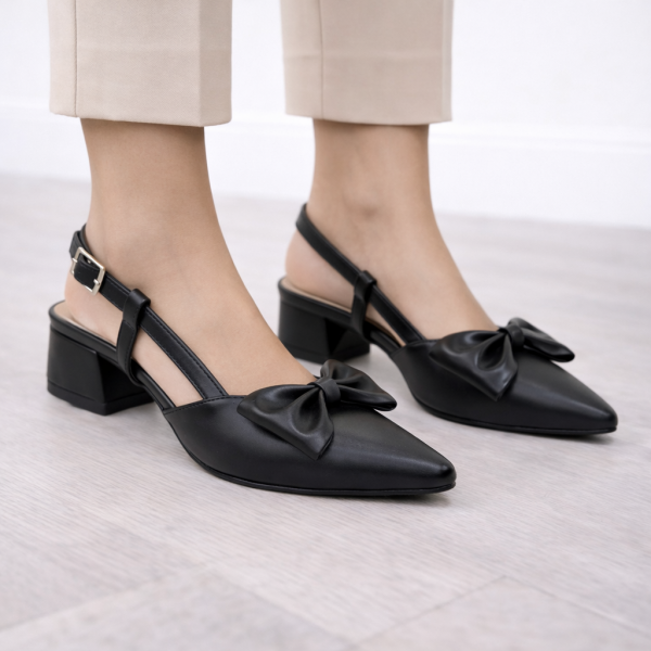 Fiyonk Detaylı Siyah Topuklu Babet