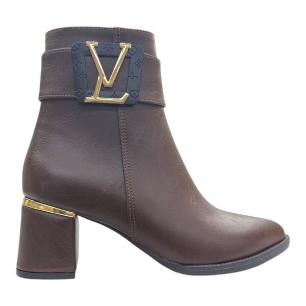 Kahverengi Altın Aksesuarlı Logolu Topuklu Kadın Bot | Şık ve Zarif Kışlık Bot