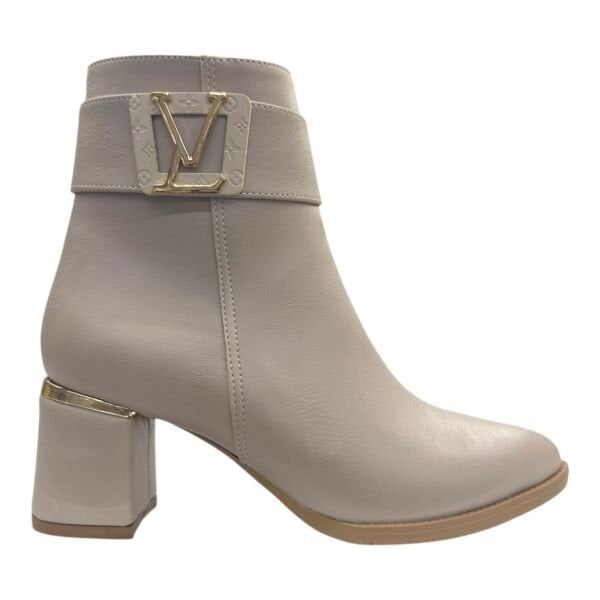 Krem Altın Aksesuarlı Logolu Topuklu Kadın Bot | Şık ve Modern Kışlık Bot