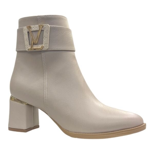 Krem Altın Aksesuarlı Logolu Topuklu Kadın Bot | Şık ve Modern Kışlık Bot