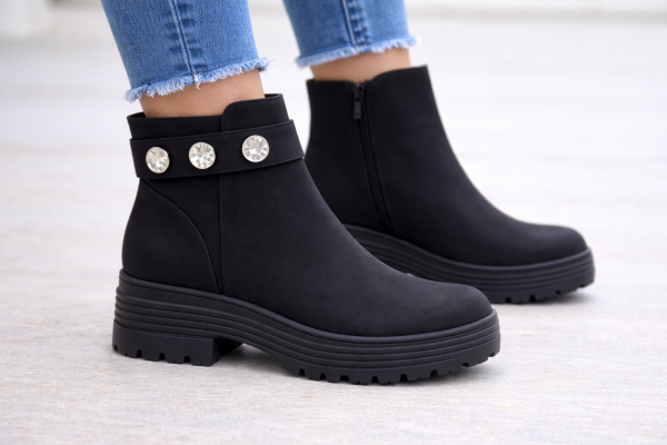 Siyah Taş Detaylı Kalın Taban Kadın Bot