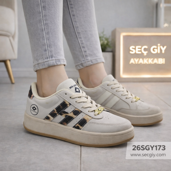 Bej Bayan Spor Ayakkabı – Leopar Şerit Detaylı Günlük Sneaker Model