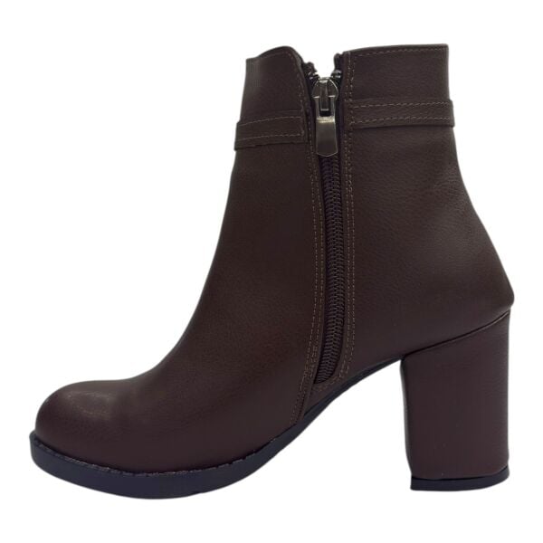 Kahverengi Tokalı Kalın Topuklu Kadın Bot