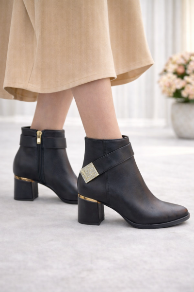 Siyah Fashion Aksesuarlı Topuklu Kadın Bot | Şık & Modern Kışlık Bot