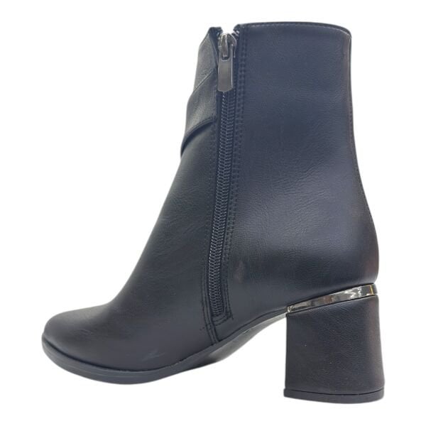 Siyah Fashion Aksesuarlı Topuklu Kadın Bot | Şık & Modern Kışlık Bot