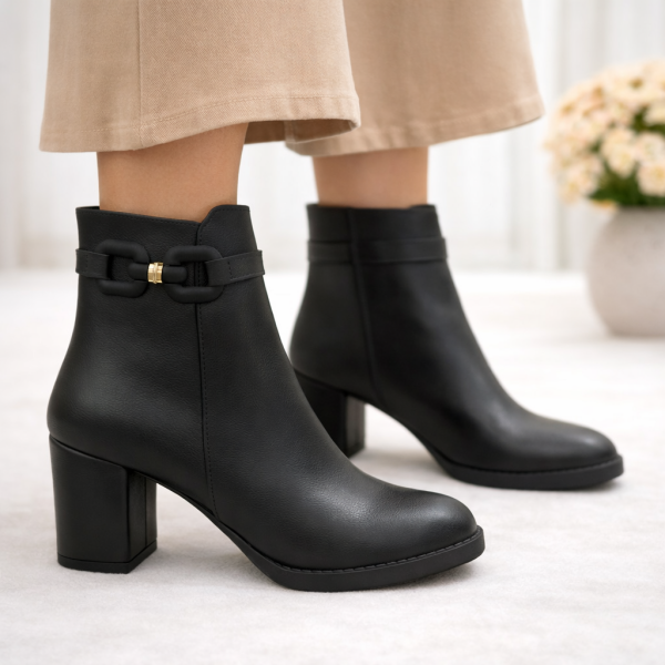 Siyah Tokalı Kalın Topuklu Kadın Bot