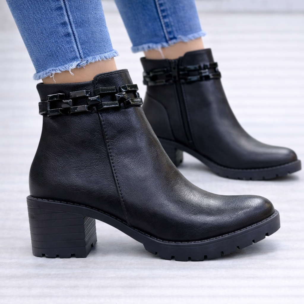 Siyah Zincir Detaylı Kalın Topuk Kadın Bot