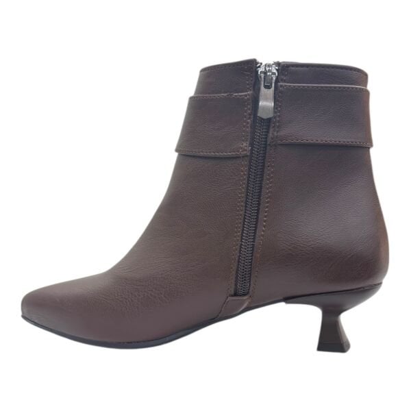 Kahverengi İnce Topuklu Kadın Bot | Harf Figürlü Metal Tokalı Bilekte Bot