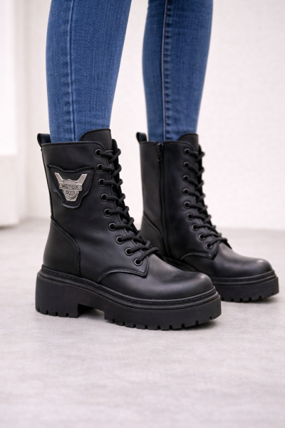 Siyah Kadın Postal Bot | Motorsiklet Arma Detaylı Bağcıklı Kalın Taban Bot