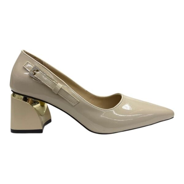 Gold Detaylı Bej Patent Kalın Topuklu Ayakkabı