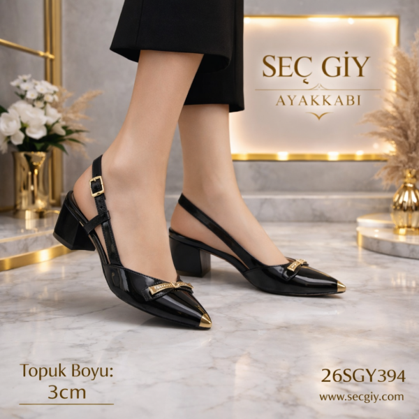 Siyah Rugan Kadın Topuklu Ayakkabı 5 cm Kalın Topuk – Gold Detaylı Şık Model