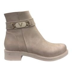 Bej V Logolu Düşük Topuk Kadın Bot