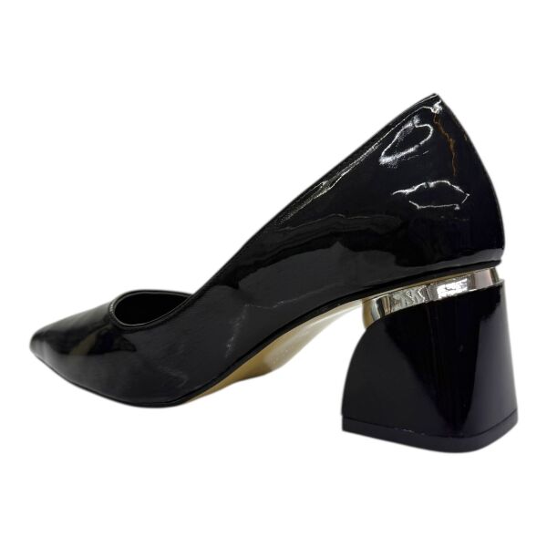 Gold Detaylı Siyah Patent Kalın Topuklu Ayakkabı