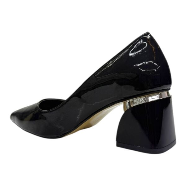 Gold Detaylı Siyah Patent Kalın Topuklu Ayakkabı