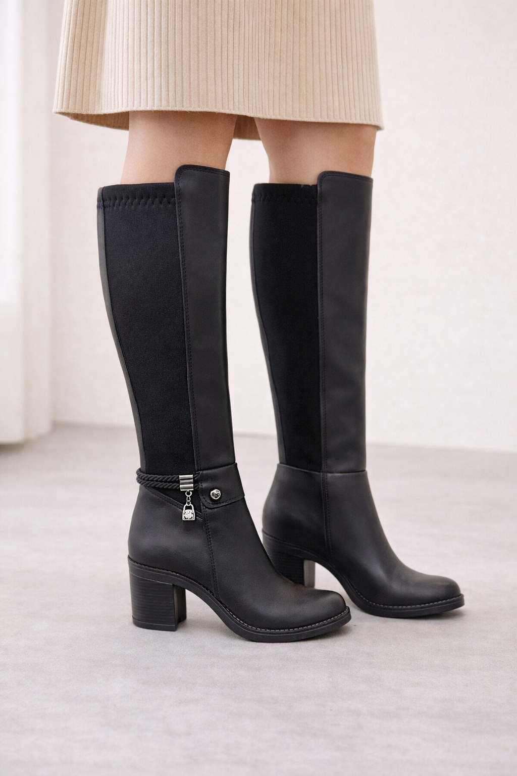 Siyah Kadın Uzun Topuklu Bot | Esnek Bilek Uyumu – Şık Detaylı Kışlık Çizme Modeli