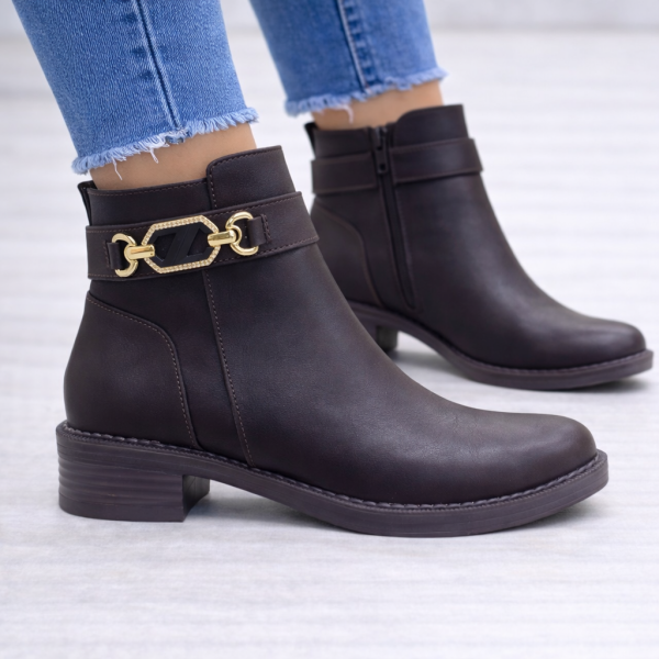 Kahverengi Altın Tokalı Düşük Topuk Kadın Bot