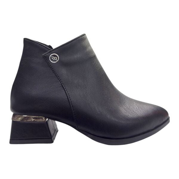 Siyah Metal Detaylı Geometrik Topuk Kadın Bot