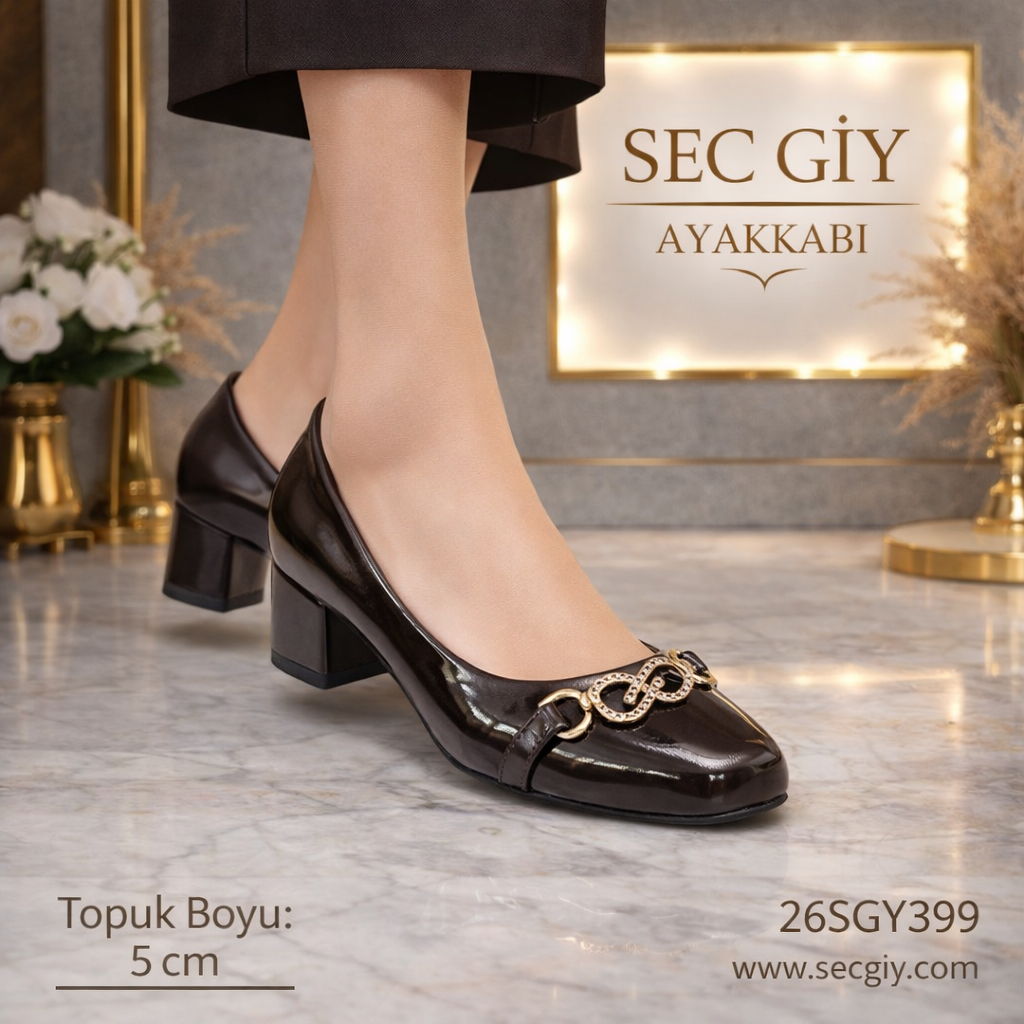 Acı Kahve Rugan Kadın Topuklu Ayakkabı 5 cm Kalın Topuk – Gold Zincir Aksesuar