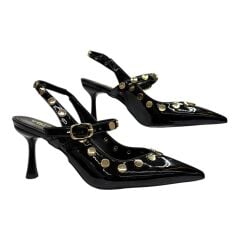 “Altın Perçinli Siyah Patent  Stiletto