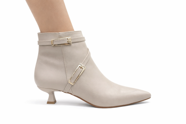 Bej Çift Tokalı İnce Topuk Kadın Bot