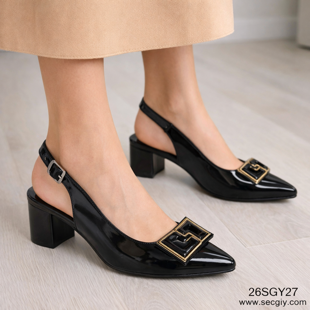 Altın Tokalı Rugan Siyah Bayan Topuklu Ayakkabı