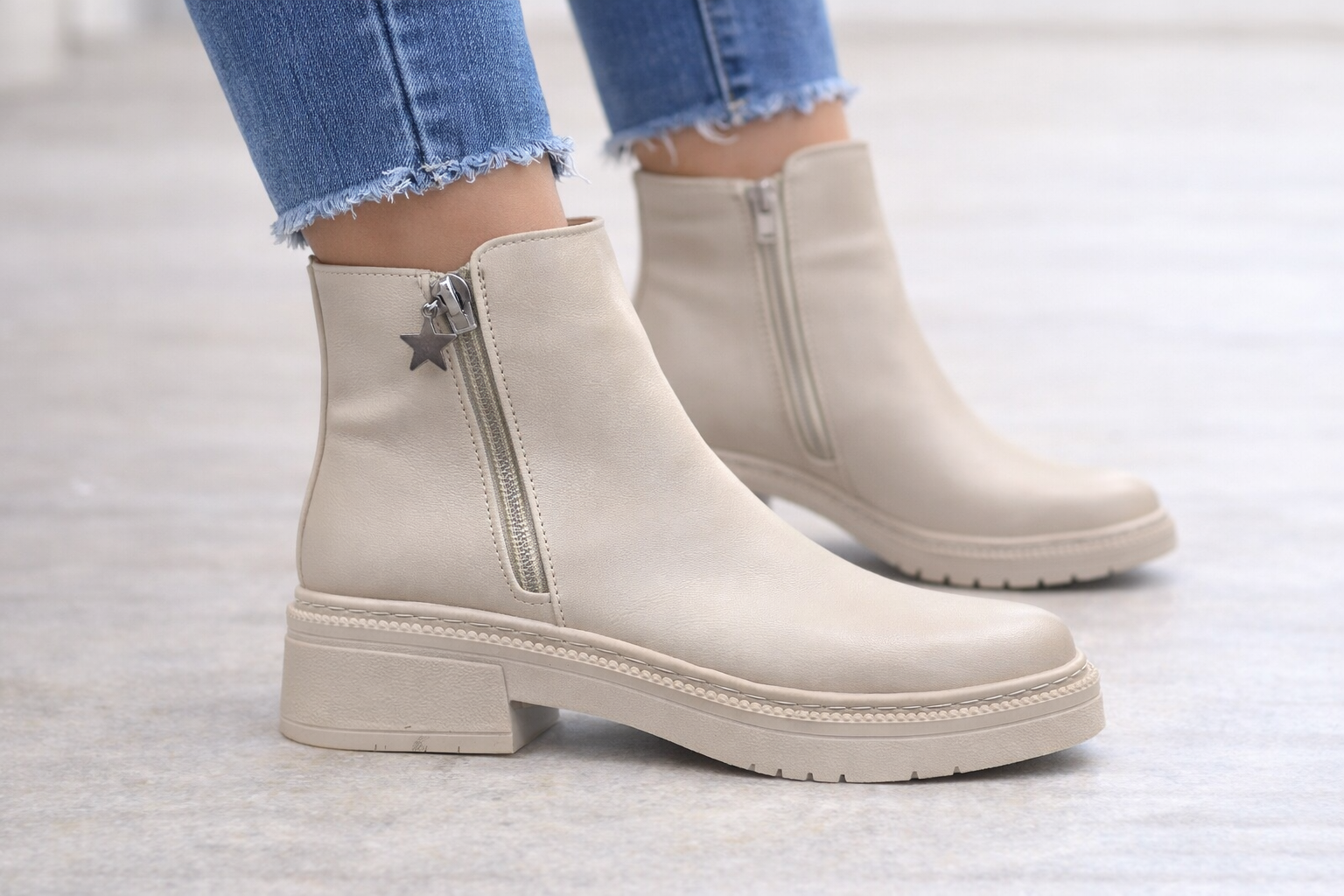 Yıldız Fermuarlı Düz Taban Kadın Bot – Bej