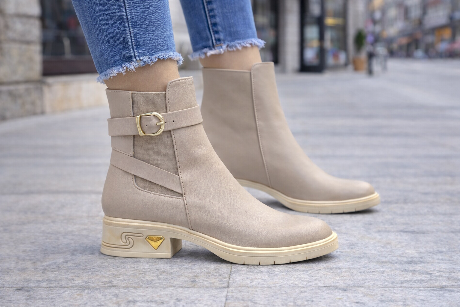 Bej Tokalı Düz Topuklu Kadın Bot – Zarif Günlük Model