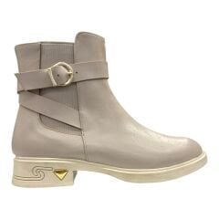 Bej Tokalı Düz Topuklu Kadın Bot – Zarif Günlük Model