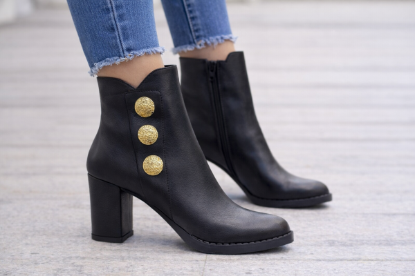 Siyah Altın Düğmeli Kalın Topuklu Kadın Bot – Yeni Sezon Şıklığı