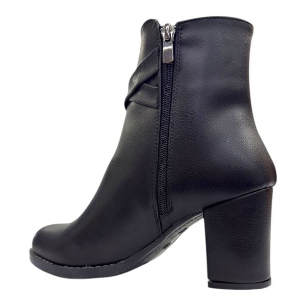 Siyah Çift Tokalı Kalın Topuklu Kadın Bot – Yeni Sezon Şıklığı