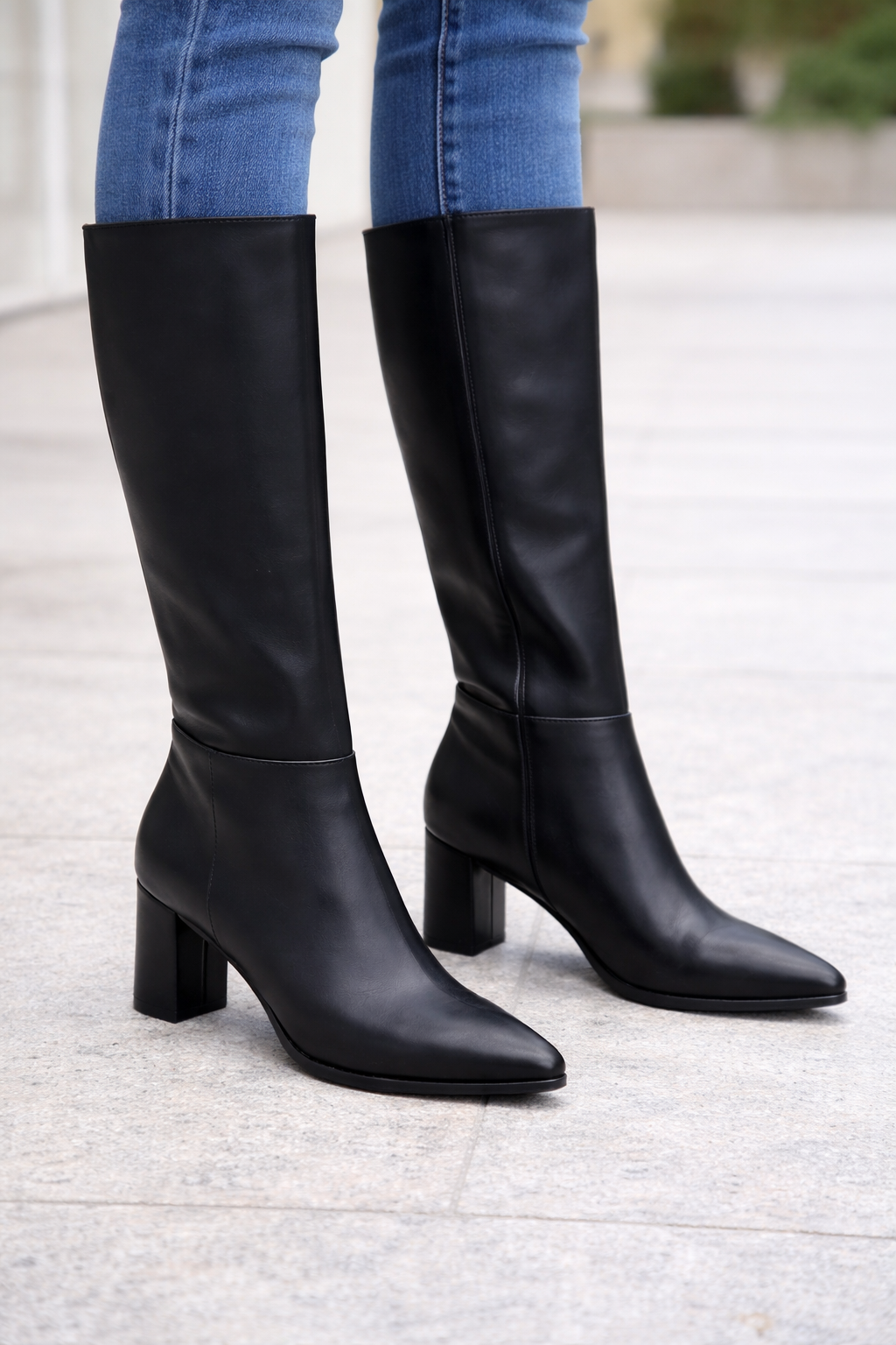 Siyah Kalın Topuklu Diz Altı Kadın Çizme
