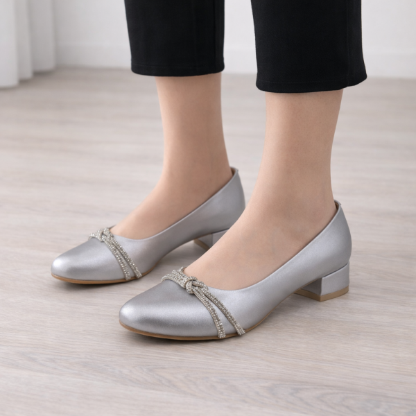 Gümüş Renkli Taş Detaylı Kadın Kısa Topuklu Babet