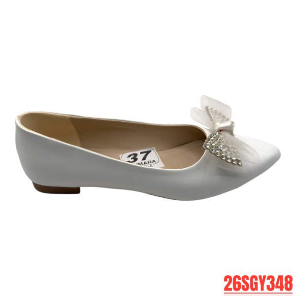 Beyaz Fiyonklu Sivri Burun Kadın Babet – Zarif Taş Detaylı