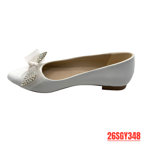 Beyaz Fiyonklu Sivri Burun Kadın Babet – Zarif Taş Detaylı