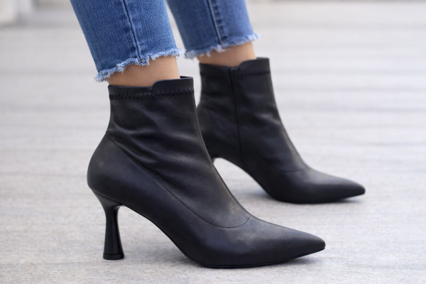 Siyah İnce Topuklu Streç Kadın Bot – Yeni Sezon Şıklığı