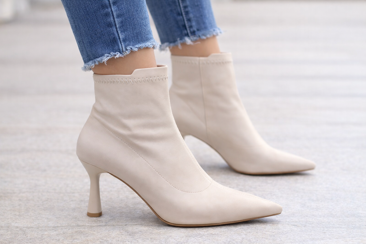 Krem İnce Topuklu Streç Kadın Bot