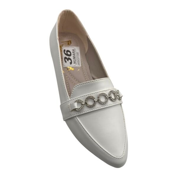 Beyaz Zincir Detaylı Kadın Loafer Babet – Şık Günlük