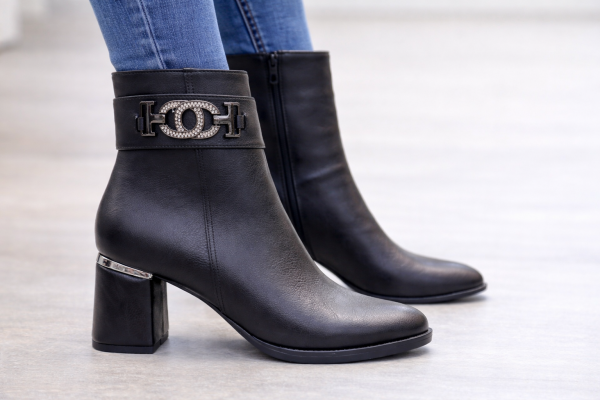 Siyah Taş Tokalı Kalın Topuklu Kadın Bot