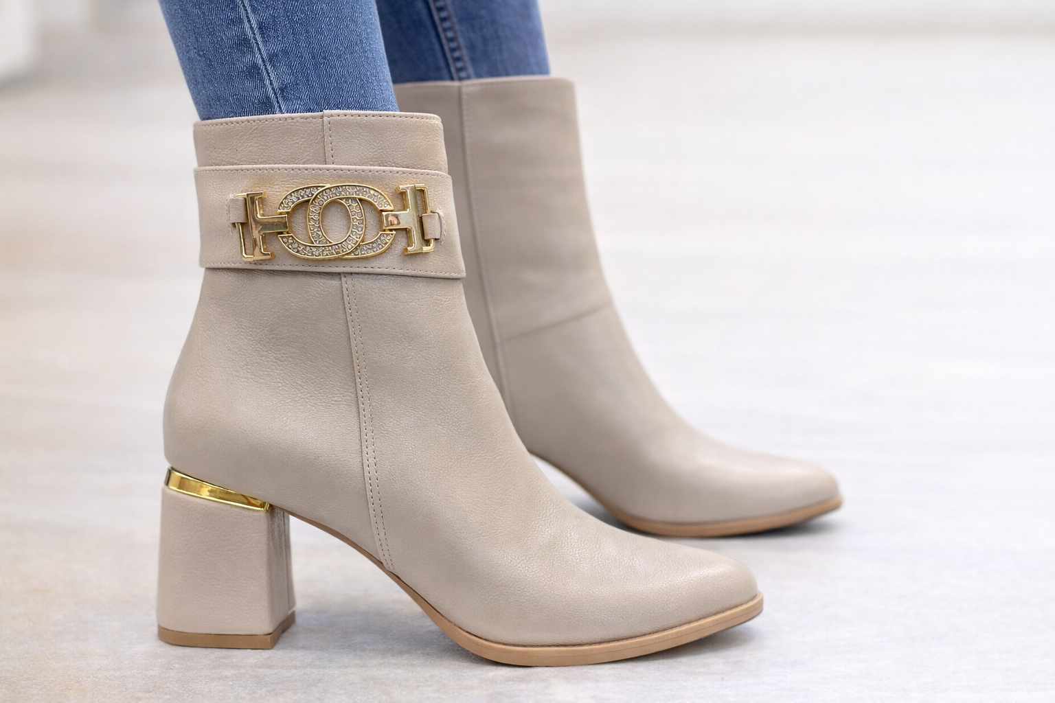 Bej Taş Tokalı Kalın Topuklu Kadın Bot