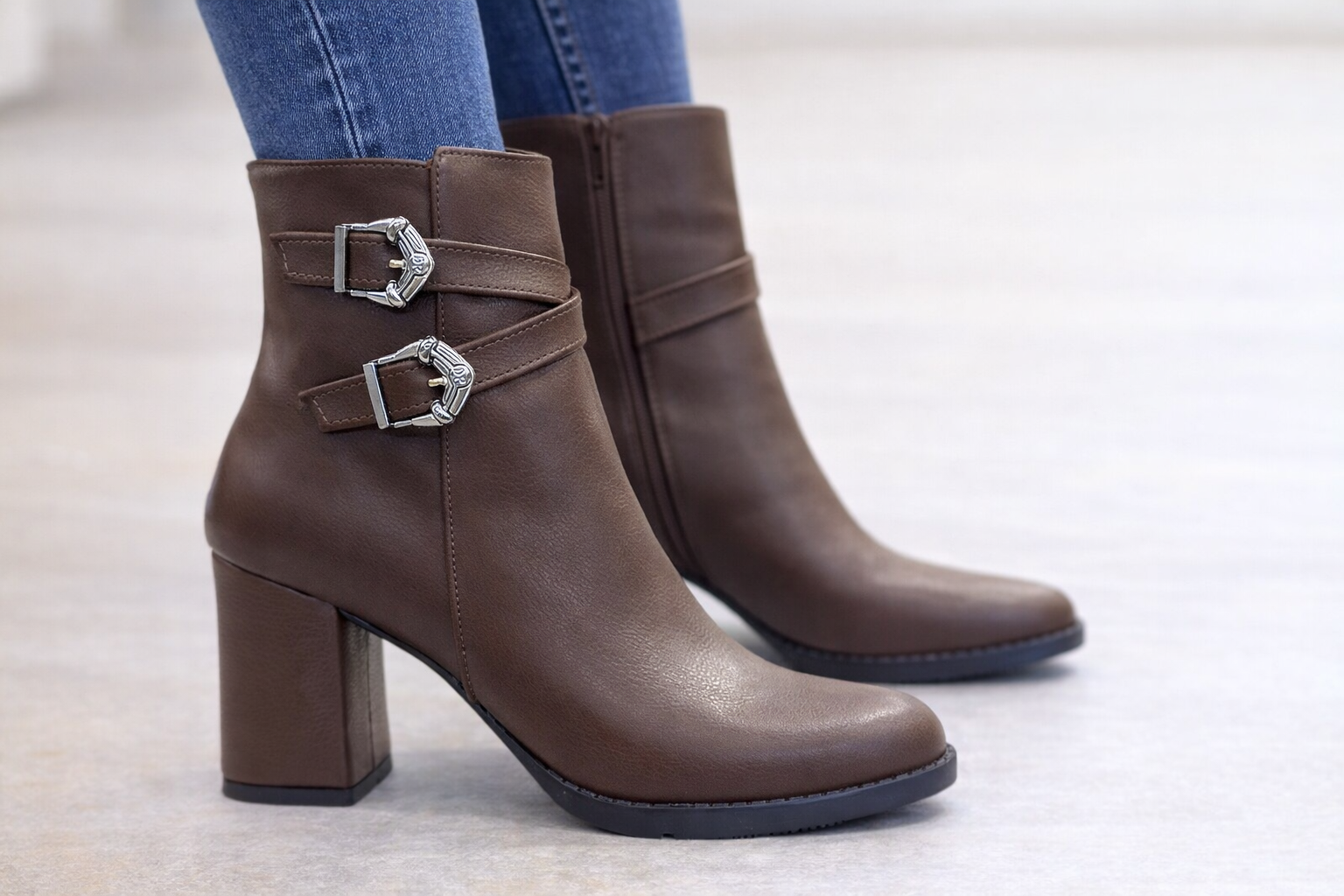 Kahverengi Çift Tokalı Kalın Topuklu Kadın Bot