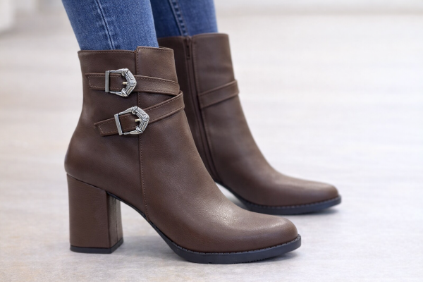 Kahverengi Çift Tokalı Kalın Topuklu Kadın Bot